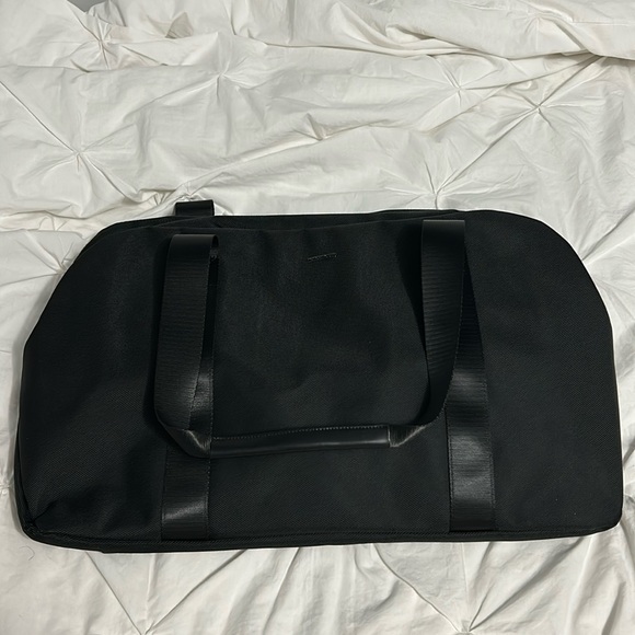 BLACK DUFFLE BAG - Picture 1 of 5